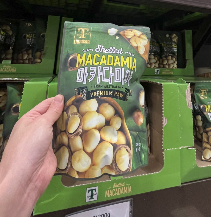 traders -- shelled macadamia